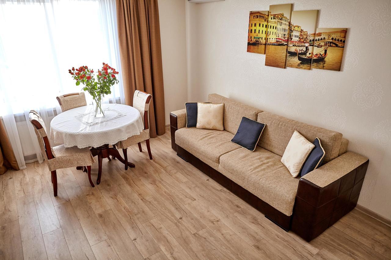 City Center Lux Family Apartment ヴィーンヌィツャ エクステリア 写真