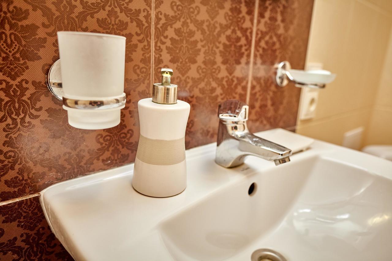 City Center Lux Family Apartment ヴィーンヌィツャ エクステリア 写真